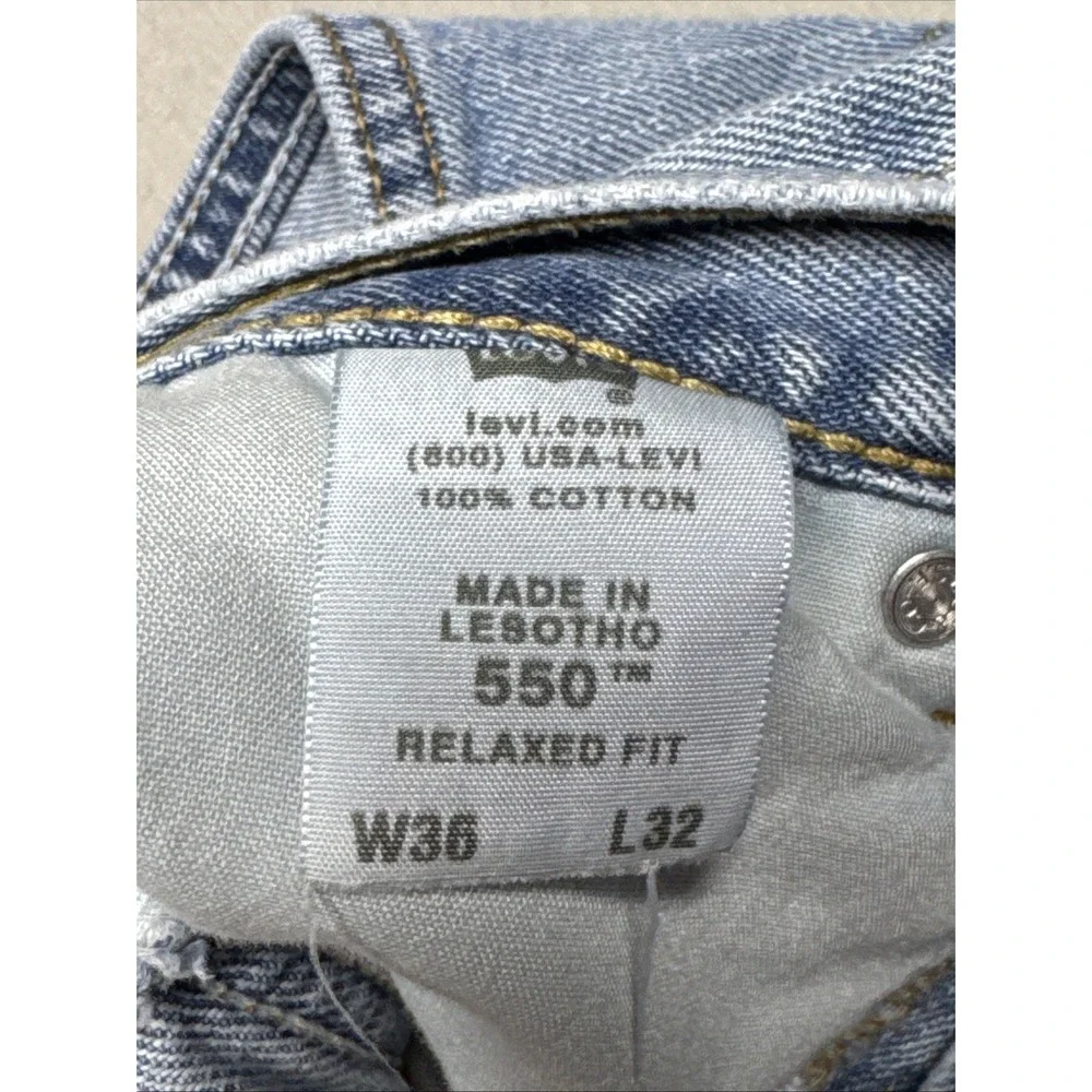 Vintage Y2K Levi's 550 Relaxed Fit Light Wash 36x32 Denim Jeans